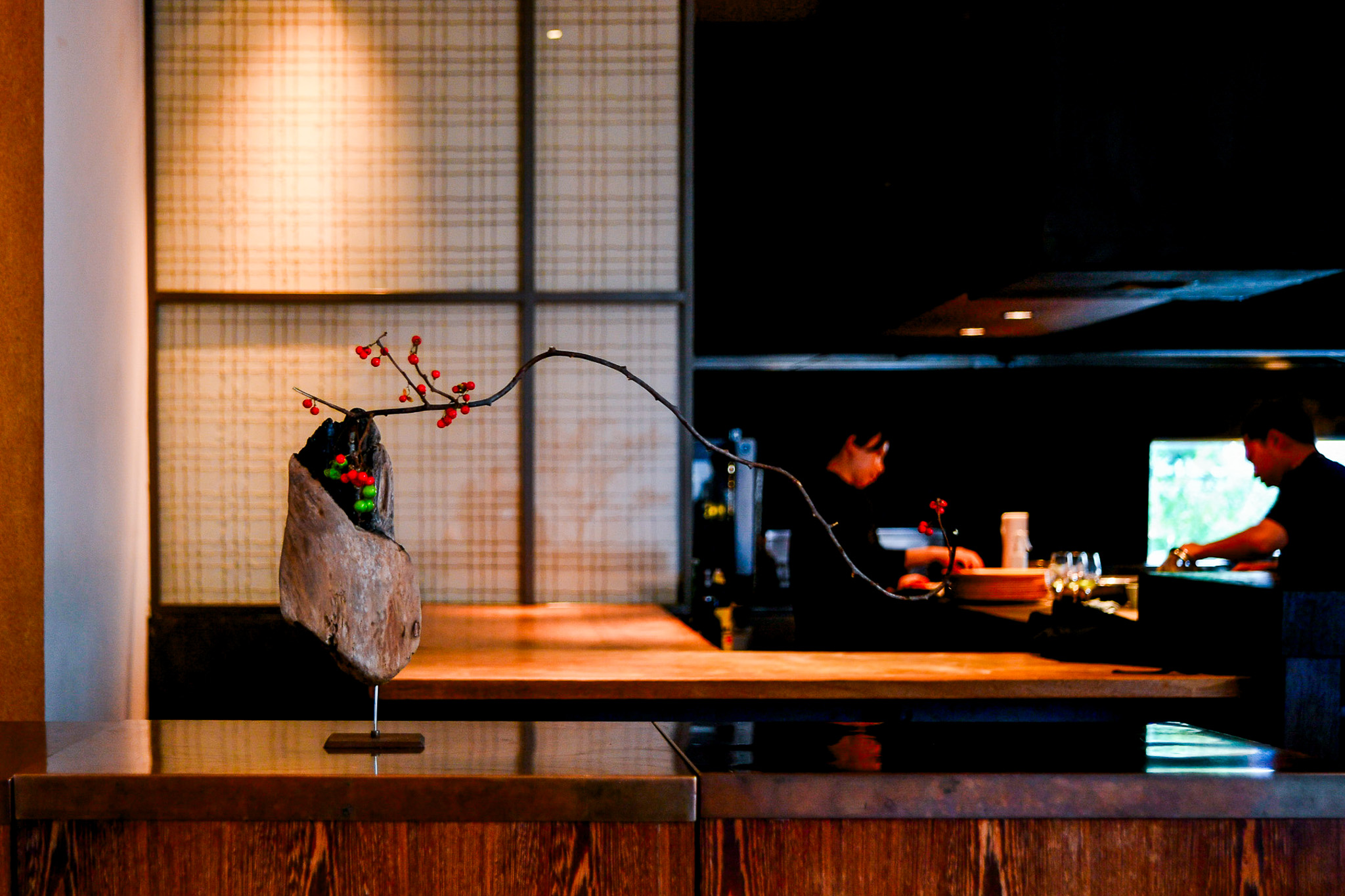 Private dining room with seasonal ikebana installation