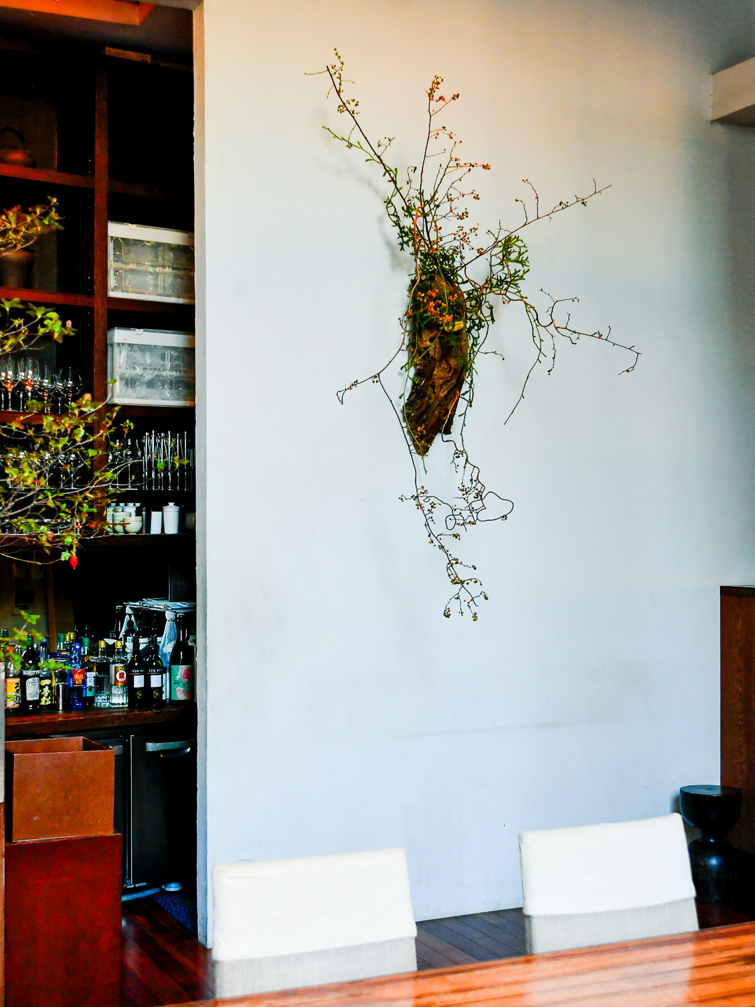 Wall-mounted ikebana work in a private dining setting