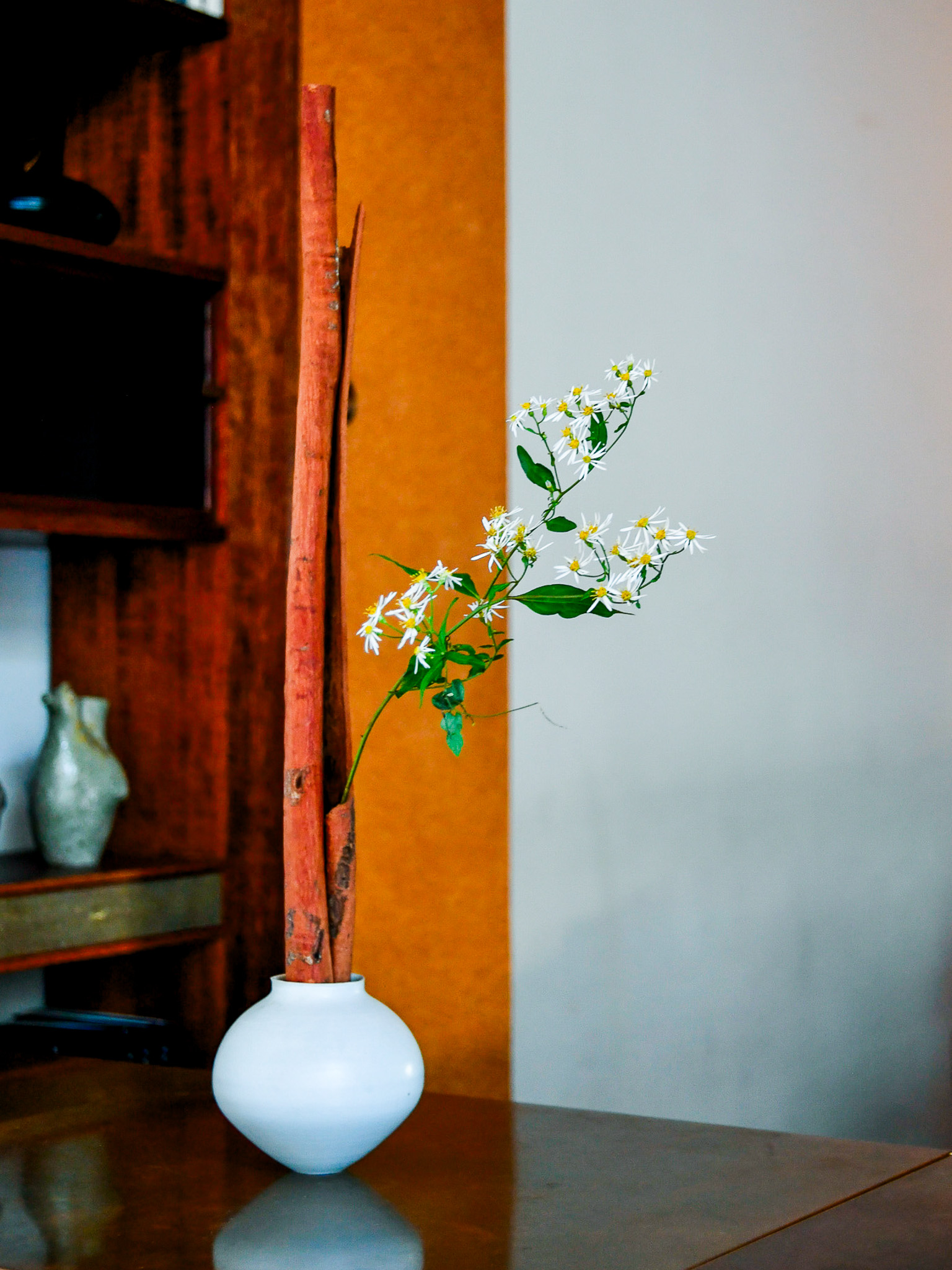 Seasonal ikebana work arranged in a private dining space